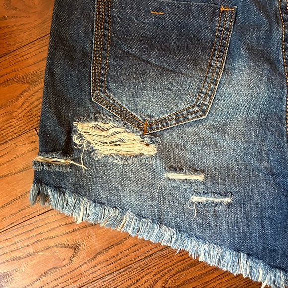 Distressed Denim Shorts - Picture 3 of 4